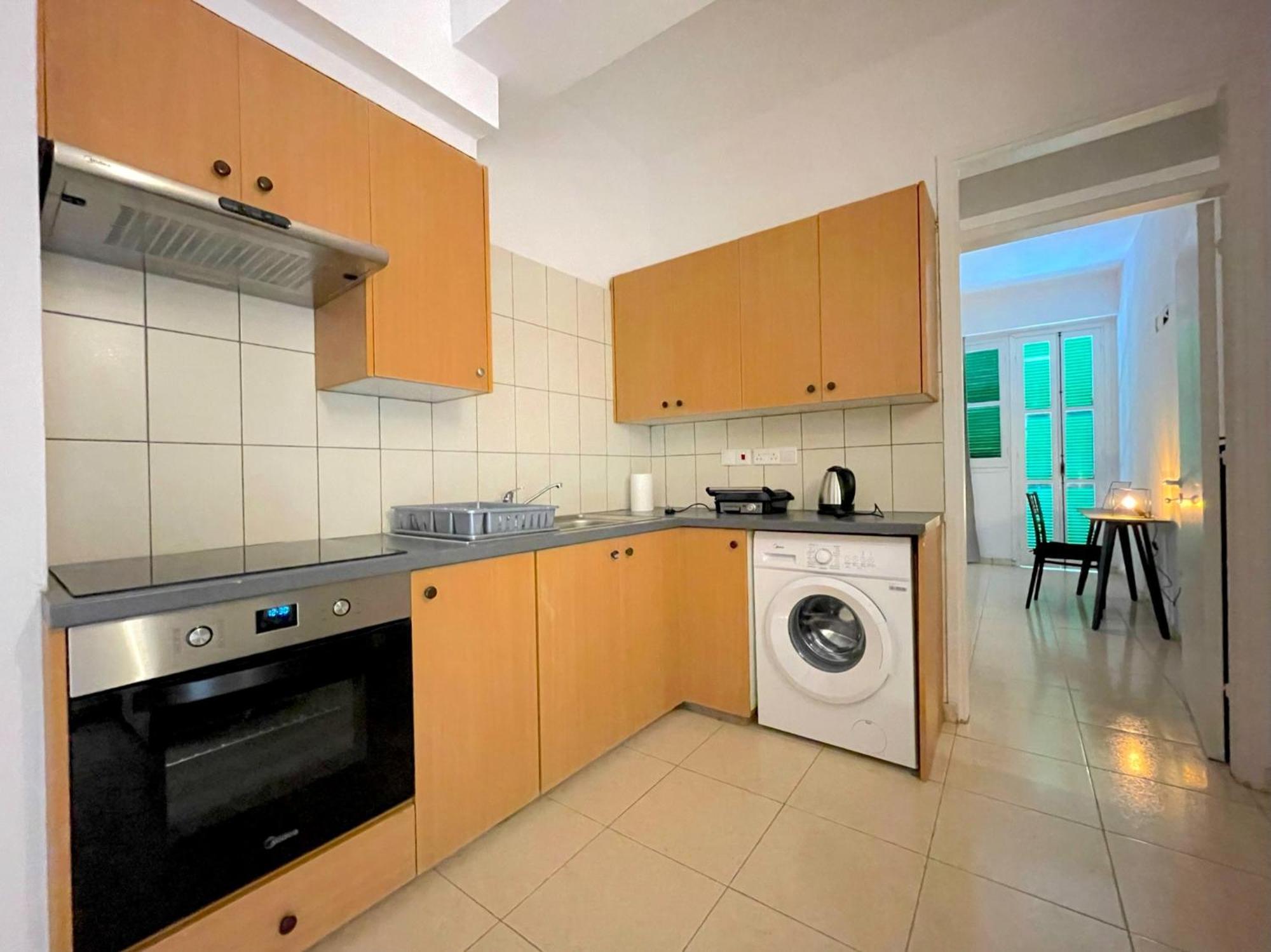 Queen Regina Suites By Platform 357 Nicosia Exterior foto